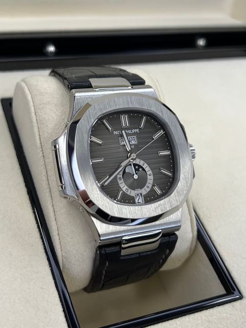 Patek Philippe Nautilus 5726A-001 Image 2